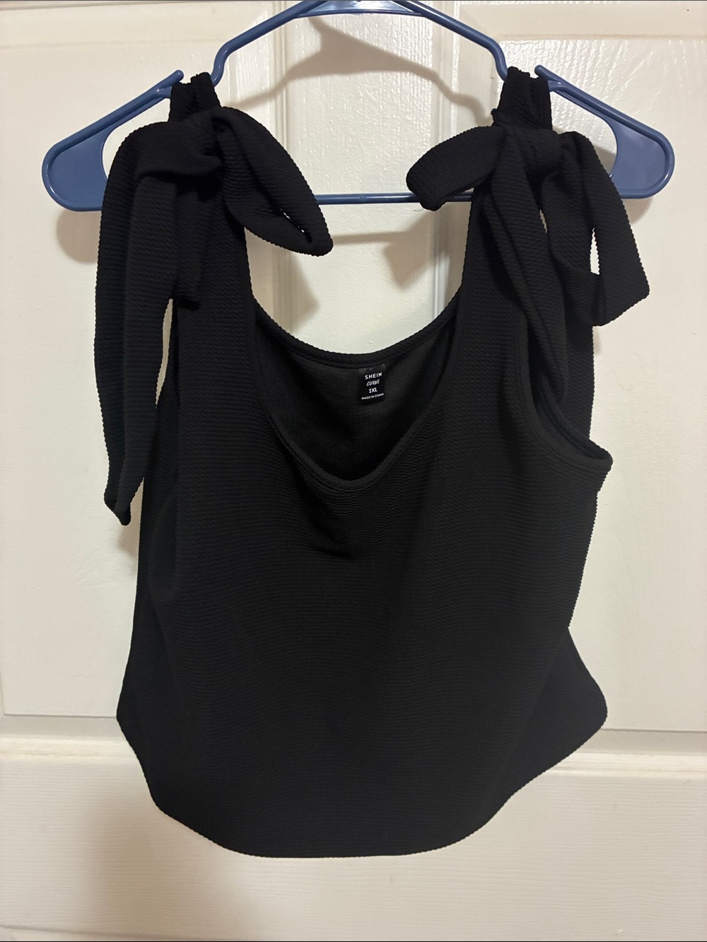 SHEIN Black Tie-Shoulder Tank Top
